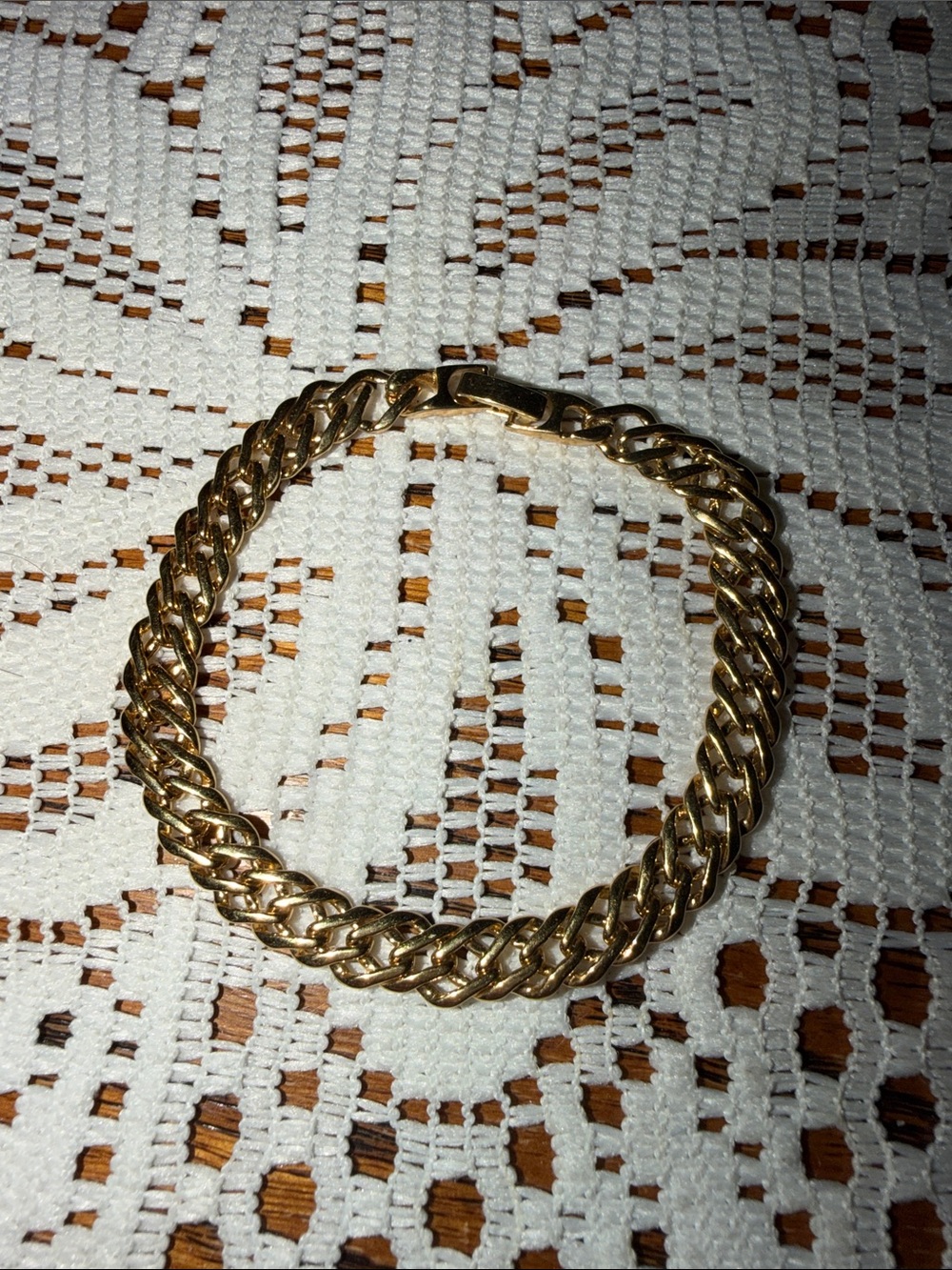Women’s Gold Curb Chain Bracelet - Polished Link Design
